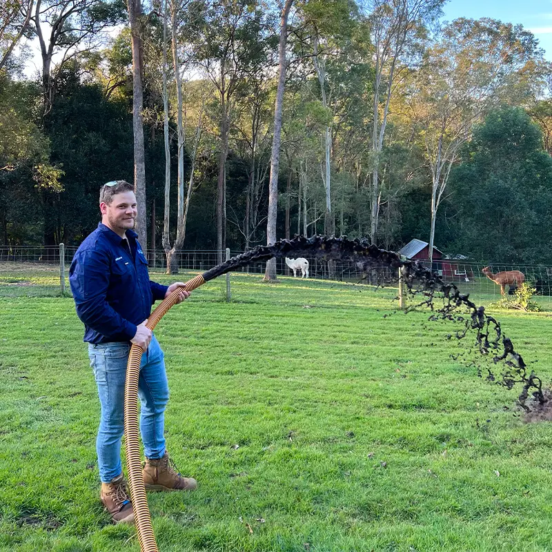Emptying dirty water from water tank, water tank cleaning